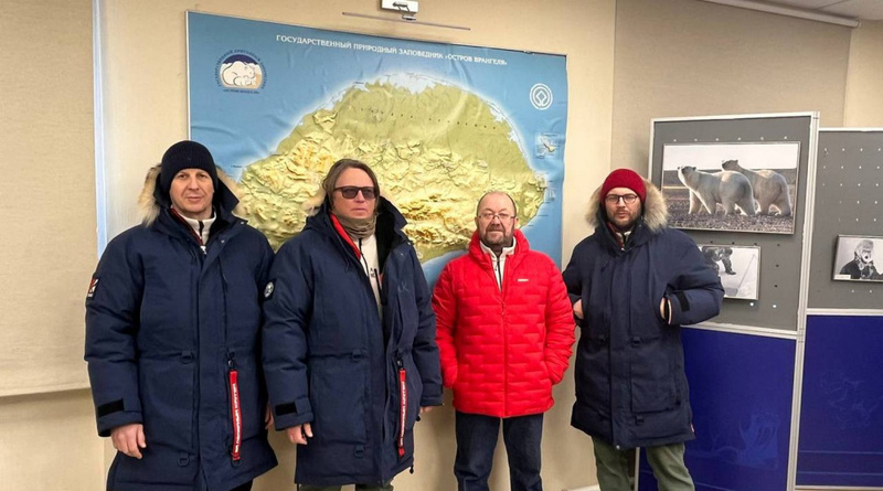 Известный путешественник Леонид Круглов снимет фильм о белых медведях острова Врангеля