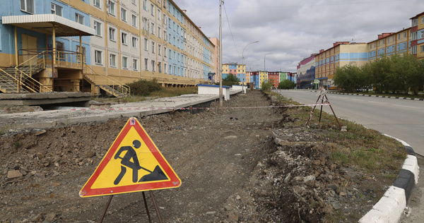 В Анадыре приступили к масштабному обновлению пешеходной зоны на улице Энергетиков