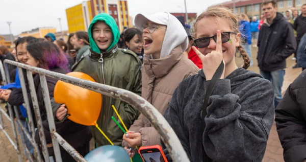Дискотеки, шоу мыльных пузырей и концерты пройдут на Чукотке в День молодежи 