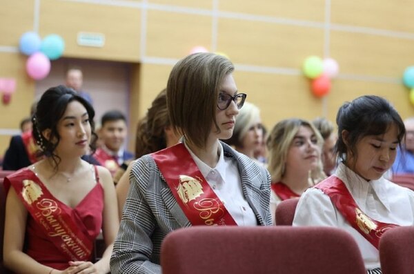 На Чукотке аттестаты зрелости получили 378 выпускников