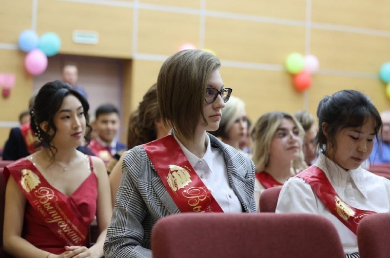 На Чукотке аттестаты зрелости получили 378 выпускников