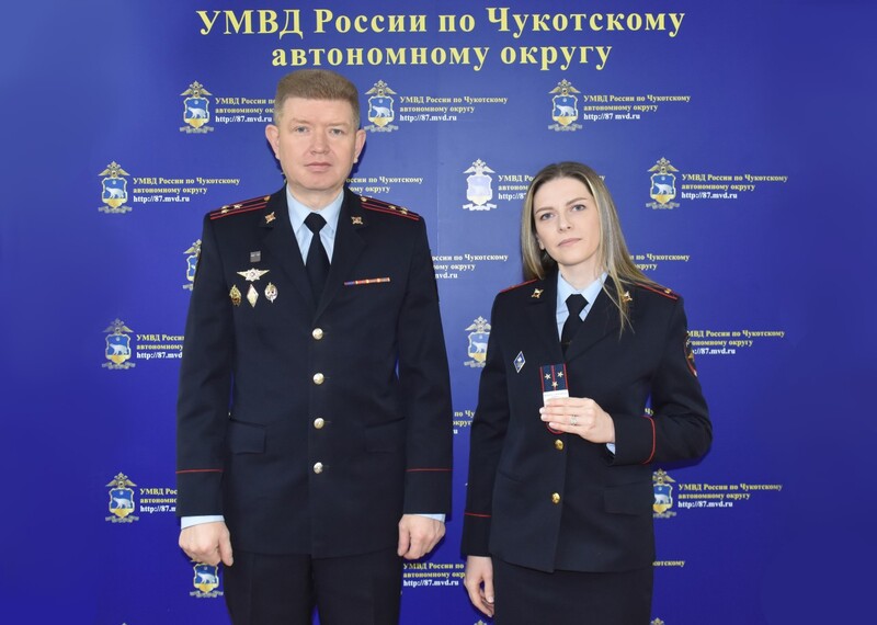 Временно исполняющий обязанности начальника окружного Управления МВД полковник полиции Максим Данилов вручил погоны сотрудникам ОВД, получившим очередные специальные звания