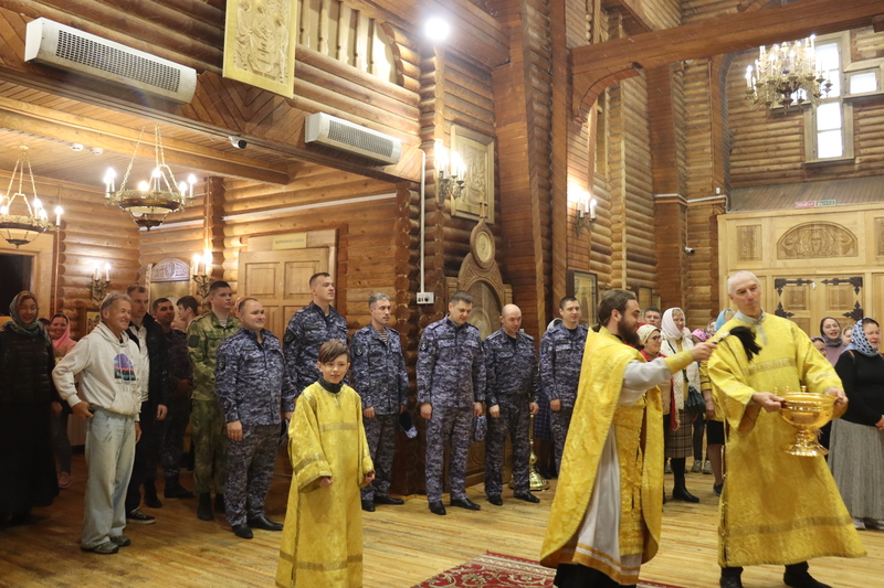 В столице Чукотки росгвардейцы почтили память своего небесного покровителя  –  святого князя Владимира 