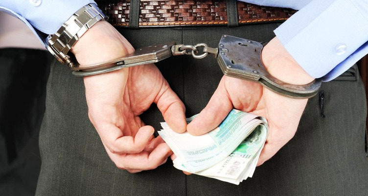 Бывших сотрудников управляющей компании в Угольных Копях подозревают в коррупции