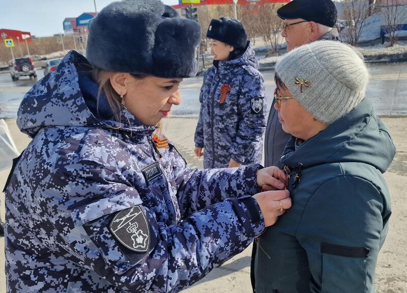 Акцию «Георгиевская ленточка» поддержали росгвардейцы в Анадыре