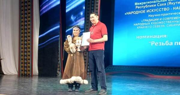 Вышивке подшейным волосом оленя научили чукотские мастера своих коллег в Якутии