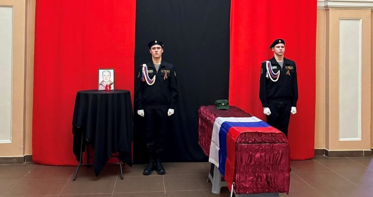 С погибшим бойцом СВО простились в Эгвекиноте