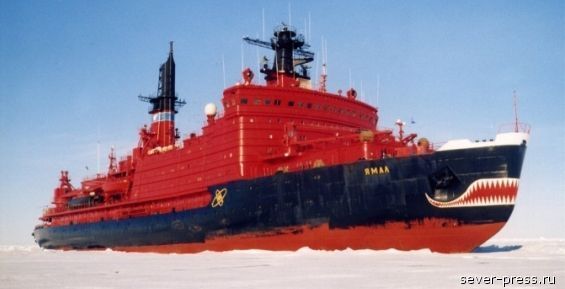 «Ямал» вызволил из ледового плена «Чукотку плюс»