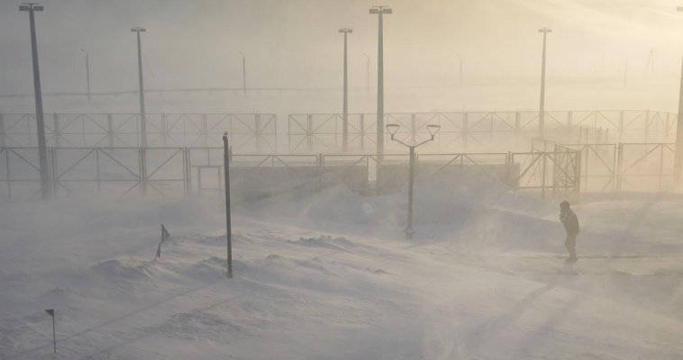 В Певеке в среду ожидаются порывы ветра до 33 м/с и низовая метель
