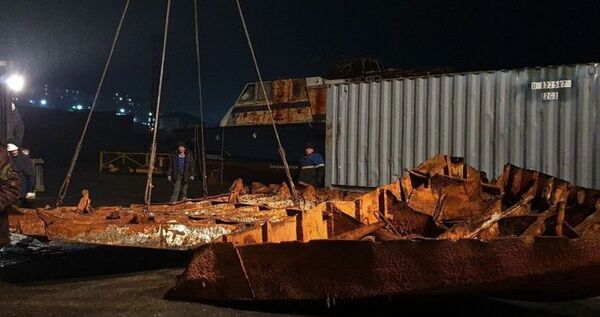 Со дна бухты Эмма на Чукотке подняли около 150 тонн металлолома