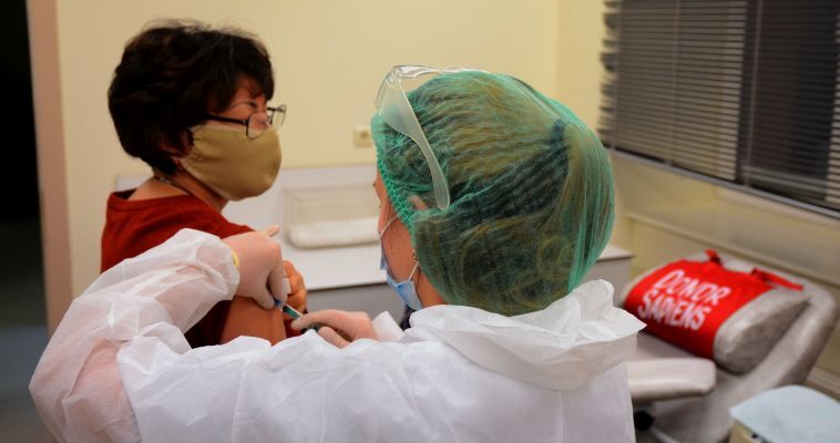 Вознаграждение за прививку против COVID-19 начнут платить на Чукотке