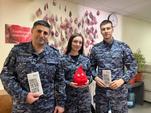 На Чукотке росгвардейцы поддерживают донорское движение