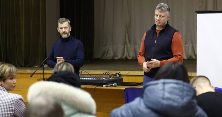 Владислав Кузнецов встретился с жителями села Анюйск