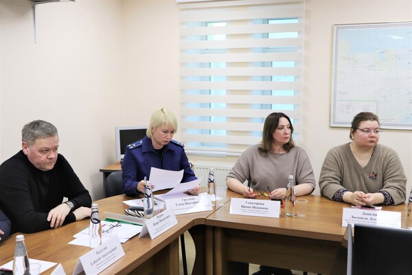 Прокуратура округа приняла участие в заседании круглого стола по вопросу организации работы с детьми в возрасте до 4 лет, находящихся в трудной жизненной ситуации