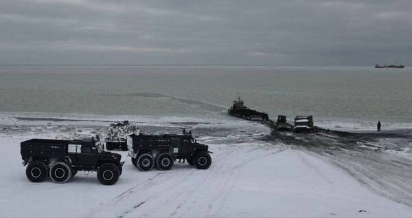 В село Мейныпильгыно доставлено более 800 тонн угля с теплохода "Мария"