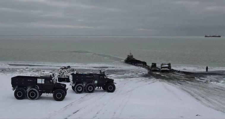 В село Мейныпильгыно доставлено более 800 тонн угля с теплохода "Мария"