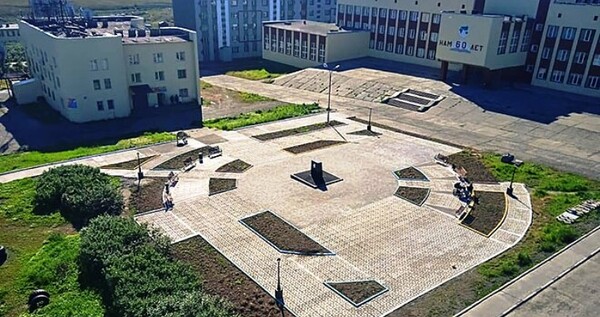 В центре поселка Беринговский благоустроили сквер