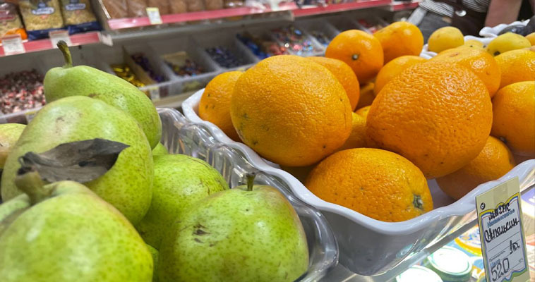 Около 350 тонн продуктов доставили в Певек два судна из Приморья