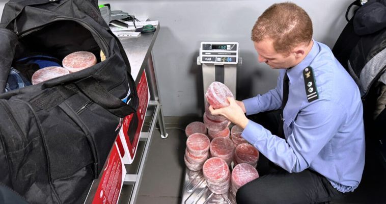 Объемы вывоза непромышленной красной икры с Чукотки сократились в десять раз