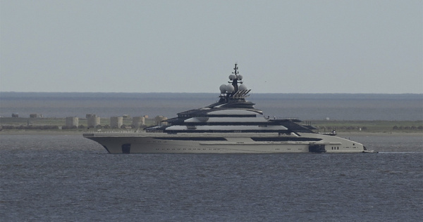 Яхта-гигант Nord открыла туристический сезон на острове Врангеля