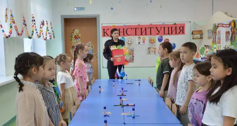 В День Конституции чукотские  росгвардейцы  провели интерактивный урок для дошкольников   