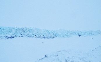 К чукотскому селу подступила гигантская ледяная волна