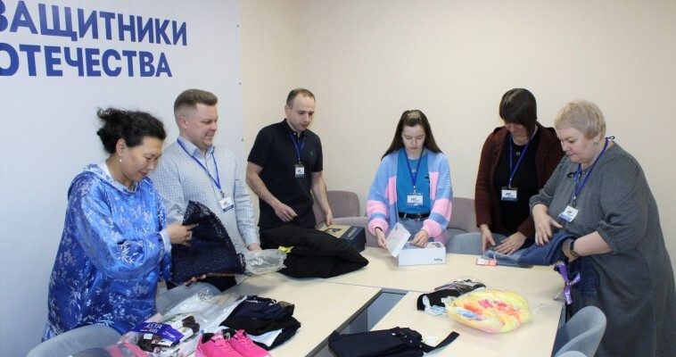 Теплые вещи и канцтовары детям участников СВО подарили общественники Анадыря