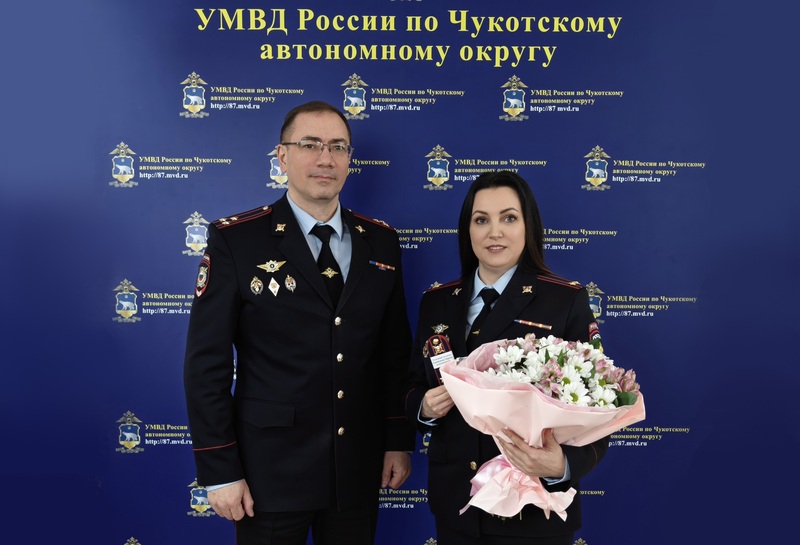 Начальник окружного Управления МВД по Чукотскому автономному округу вручил погоны сотрудникам ОВД