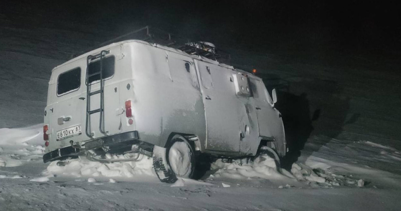 Людей из застрявшего во время пурги автомобиля спасли в Певеке