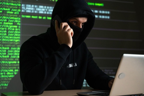УФСБ по Чукотскому АО предупреждает о телефонных мошенниках