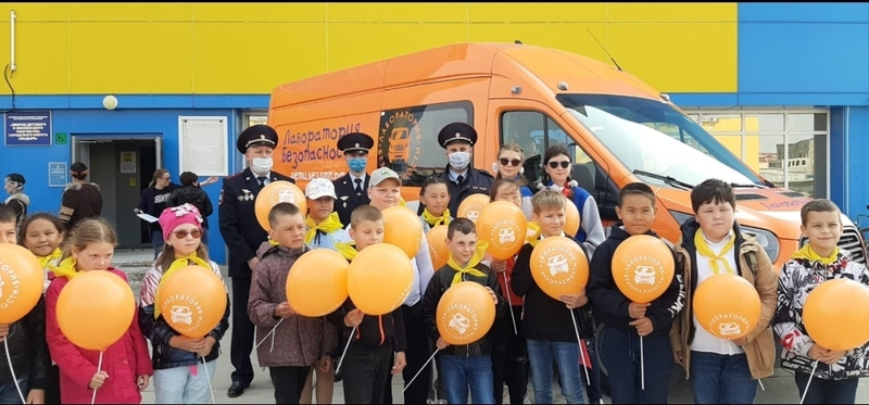 В Анадыре состоялась церемония передачи Дворцу детского и юношеского творчества передвижного комплекса «Лаборатория безопасности»