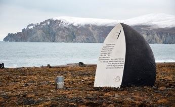 Территорию заповедника «Остров Врангеля» украсили памятные знаки