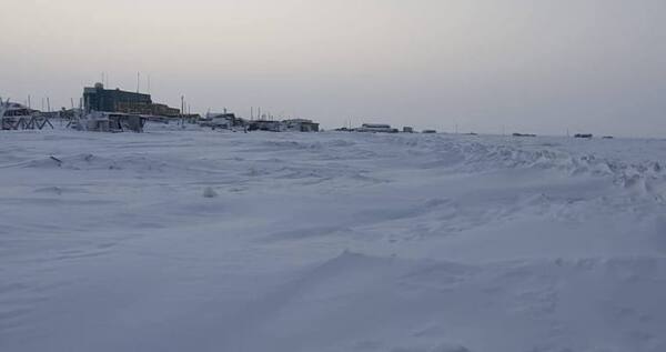 Вывоз мусора с побережья и тундры после шторма завершили в селе Рыткучи
